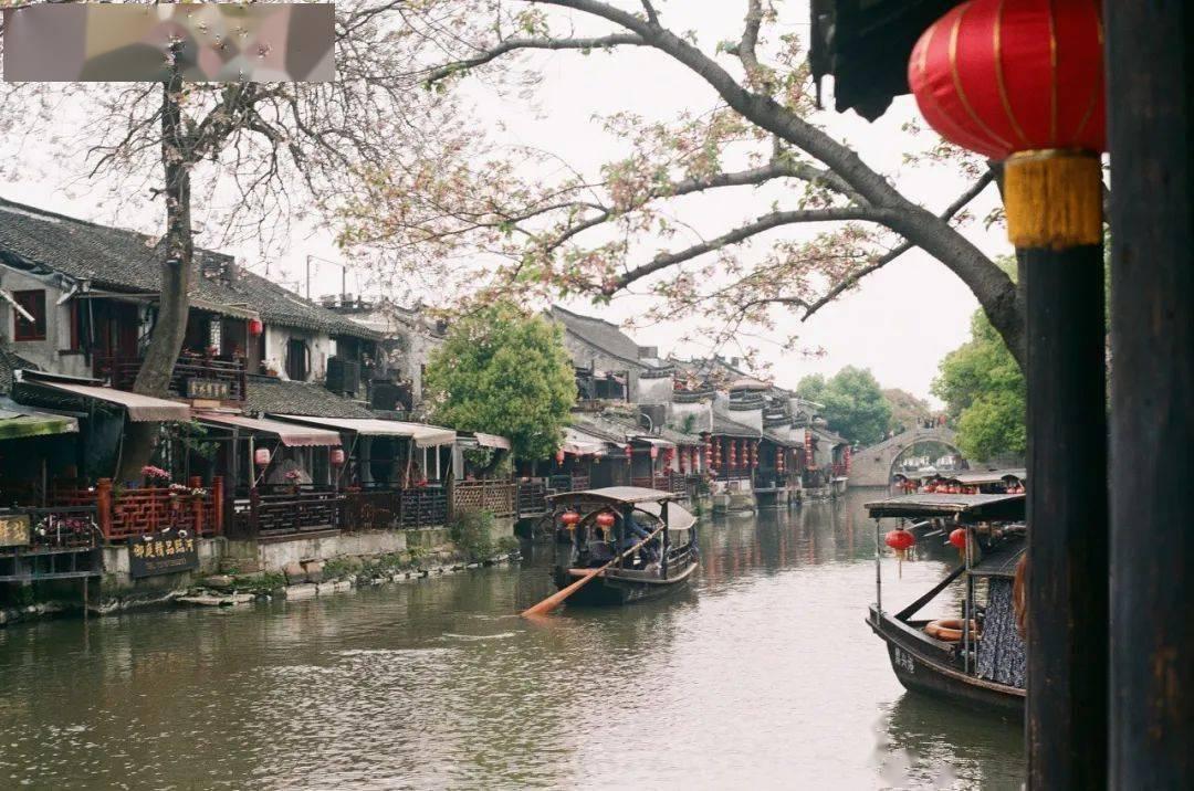 探寻地铁站里妈妈含泪掌掴小孩,你认同这种教育方式吗?家长教育孩子应该注意什么?-解决疑问,交流快乐